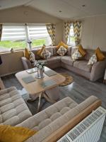 B&B Ayr - 3 bedroom Caravan Craigtara - Bed and Breakfast Ayr