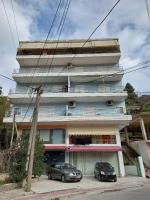 Tina's 1-bedroom condo apartment - Chambres d’hôtes Gjirokastër