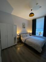 Modern and spacious city centre apartment - B&B