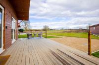 Silver Stag Properties, Luxury Cabin w SK Bed - B&B