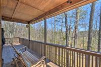 Helen Cabin with Deck and Hot Tub Less Than half Mi to Main St - B&B Helen