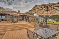 Roomy Texas Lake Retreat with Private Boat Ramp - B&B Coffee City