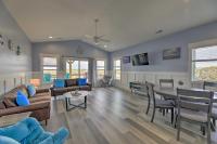 B&B Surf City - Stylish Townhome with Balconies and Tesla Charger! - Bed and Breakfast Surf City