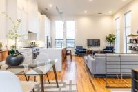 Stylish & Perfectly Located Luxury 2-Bed Townhome - Bed and Breakfast Dallas