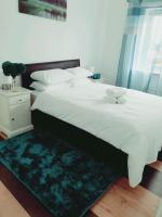 Spacious and Tastefully Decorated Town House In Lakeside West Thurrock Grays - B&B West Thurrock