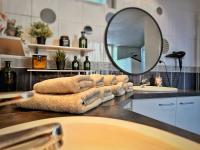 Maison LAMARTINE - Plein Centre-Ville Avec Garage & Jeux - B&B Saint-Claude