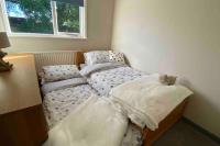 Cheerful 3 bedroom bungalow with indoor fire place - B&B Gloucester