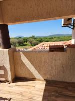 Zimmer mit Queensize-Bett und Balkon