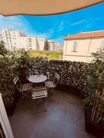 Cannes CROISETTE - plages - palais - bord de mer - Appartement moderne et lumineux avec balcon - B&B Cannes