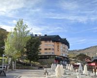 Apartamento Ameto en la plaza Pradollano"Junto al telecabina Borreguiles" - B&B