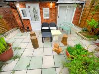 Luxurious House near Excel- Air Conditioning, 9 Beds, 2 Baths, Garden, fast WiFi - B&B