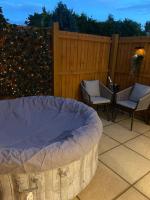 Stylish 1 bedroom studio outdoor area and hot tub - B&B Bournemouth