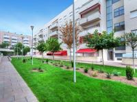 ENJOY your HOLIDAYS with us !!, TERRACE 25m2 - Apartment 65m2 3 Bedrooms, Capacity 4-6pers, WIFI, IDEAL to DIGITAL NOMAD Beach 5min walking, 4 Pools, Parking Opt, Air Conditioning - Chambres d'hôtes Lloret de Mar