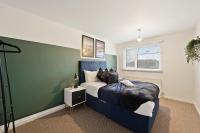 20 percent off! Stylish Abode with Games Room - Sleeps 13 - B&B