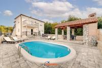 Villa Hlapa-new modern villa near beach - by TRAVELER tourist agency Krk - Bed and Breakfast Gostinjac