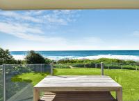 Regency Court Absolute Beachfront - B&B
