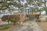 Cozy Oak Island House Less Than 1 Mi to Beaches! - Bed and Breakfast