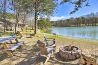 10 Mi to Drive-In Lakefront Trenton Cabin! - B&B