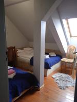 Dreibettzimmer mit Gemeinschaftsbad