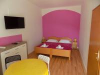 Family One-Bedroom Apartment with Balcony and Sea View 