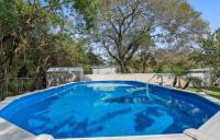 Luxury Oasis W Pool, Turf Yard, & Privacy Fence - B&B St. Petersburg