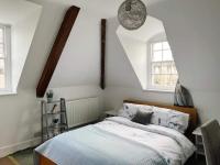 4 bed loft apartment overlooking historic town - Chambres d'hôtes Trowbridge