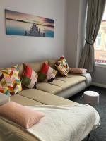 Spacious one bedroom flat, entire property. - B&B Greenock