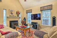 Serene Bloomington Home Deck and Forest Views - B&B Bloomington