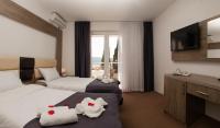 Doppel-/Zweibettzimmer mit Balkon und Meerblick