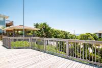 Beach Getaway Among The Oaks by Oak Island Accommodations - B&B Caswell Beach