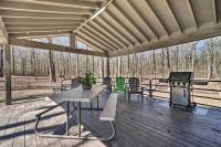 Broken Bow Getaway Covered Deck, Grill and Fire Pit - B&B