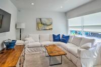 Juno Beach House with Private Pool Walk to Beach! - B&B