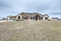 Secluded Krum Home with Patio and Gas Grill! - Bed and Breakfast Krum