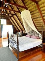 Zimmer mit Queensize-Bett und Flussblick
