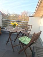 Dachgeschosszimmer mit Terrasse - Ferienwohnung Wismar