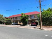 Glenelg Holiday Apartments-Broadway 500 meters to the beach Free Parking - B&B Glenelg