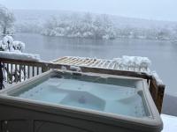 Large family house on the lake - B&B Hewitt