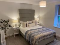 B&B Port Talbot - Forest Cwtch by Afan Valley Escapes - Bed and Breakfast Port Talbot