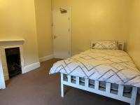 B&B Wolverton - Rooms In A Victorian Comfortable 4-bedroom house in Milton Keynes Rooms Not En-suites - Bed and Breakfast Wolverton