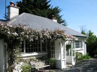 B&B Newcastle - Rocklea Seaside Cottage - Bed and Breakfast Newcastle