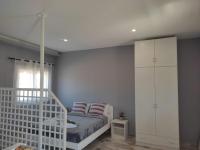 Estudio con vistas a la piscina