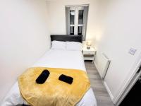 Large Modern House with Private Parking - B&B