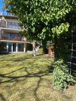Hilltop Wellness Villa-big garden, sauna, hot tube - Chambres d’hôtes Pécs