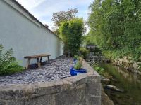 Cosy Riverside home - B&B