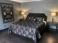 B&B Tampa - Phantom History House - Ouija Room - Bed and Breakfast Tampa