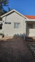 Refresh Cottage near OR Tambo Airport & Greenstone - B&B Edenvale