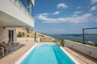 Villa Astera -heated pool, 4 bedrooms, and sea views - Bed and Breakfast Seget Vranjica