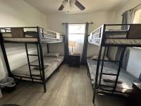Bekahouse Hostel with parking, backyard and laundry - B&B Miami