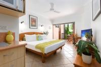 B&B Port Douglas - Poolside Villa - Hibiscus 40a - Bed and Breakfast Port Douglas