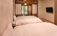 Twin with Tatami Floor with Shared Bathroom